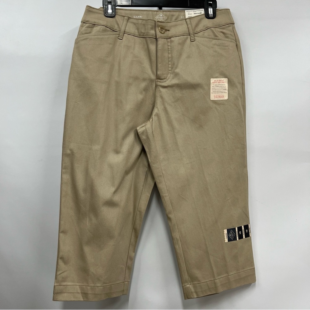 NWT St. John's Bay Mid Rise Capri Pants size 10 women’s Khaki
